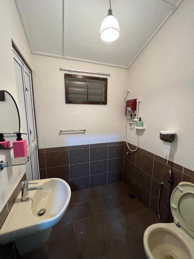 Mujito 8pax Neartc, Dinosaurland, Pooltable, Ps4 Holiday home Kuantan