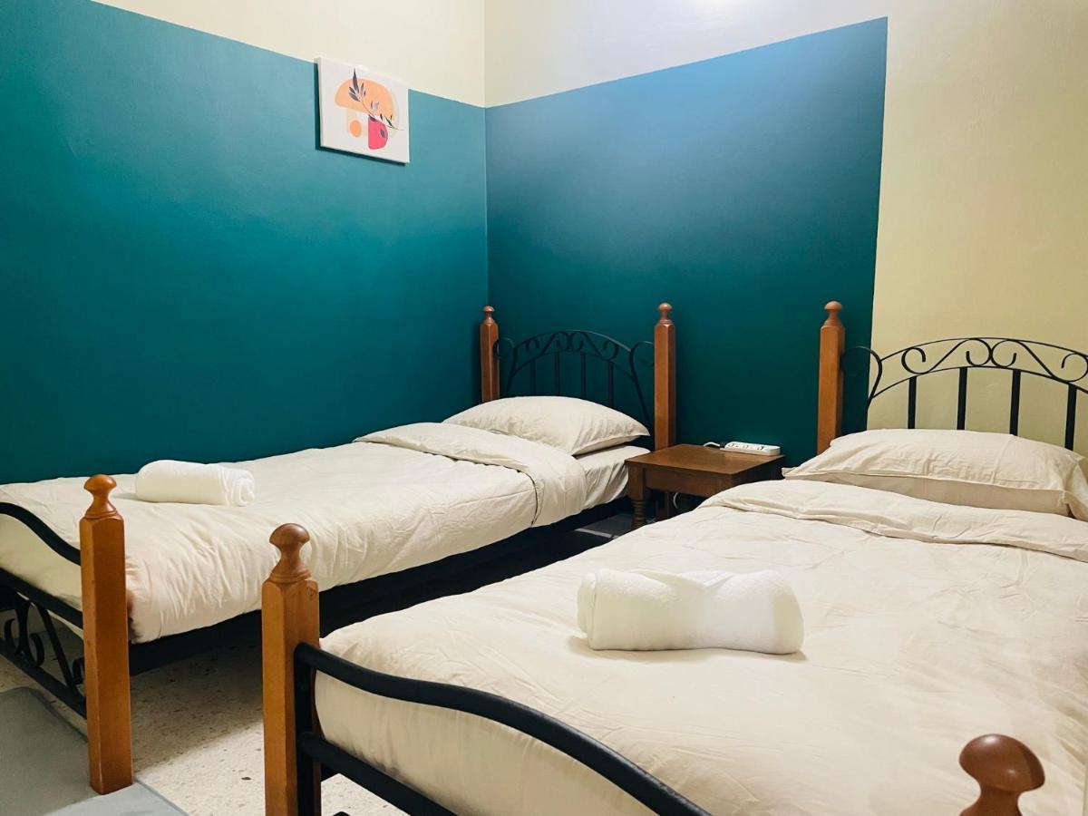 Holiday home Mujito 8pax Neartc, Dinosaurland, Pooltable, Ps4 Kuantan
